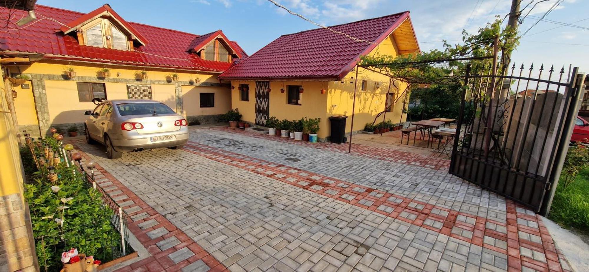 Casa Andreea Hotel Novaci-Straini Exterior photo